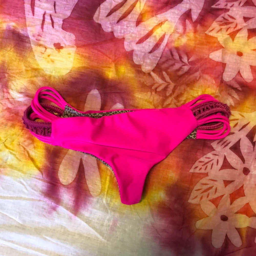 Acacia swimwear pikake guava bottoms size s